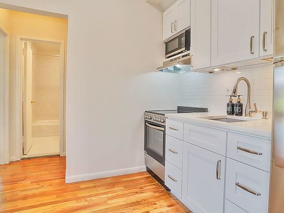 3rd image of 11 Cuneo Pl APT 3B