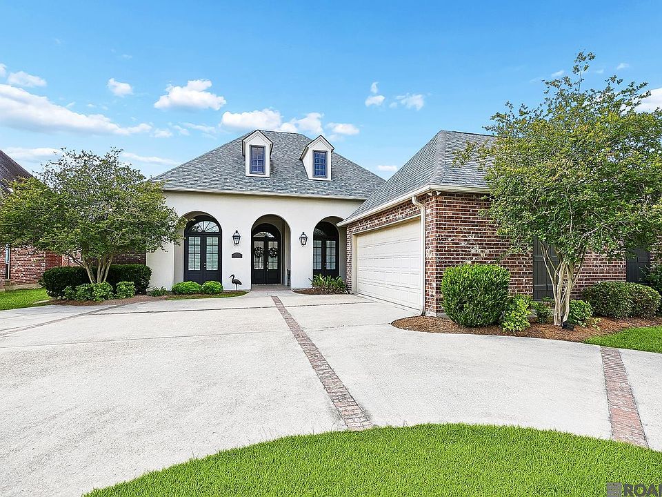1st image of 18433 Lake Harbor Ln