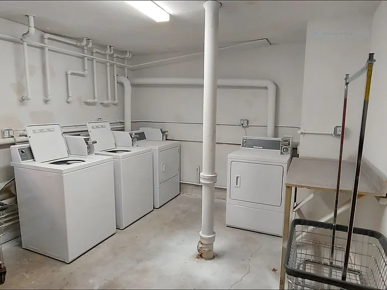 12845 Hoyne Ave — Photo 11