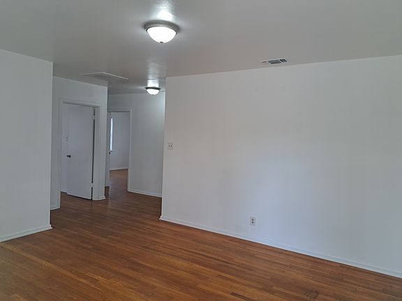 3rd image of 4934 Alma Dr #1