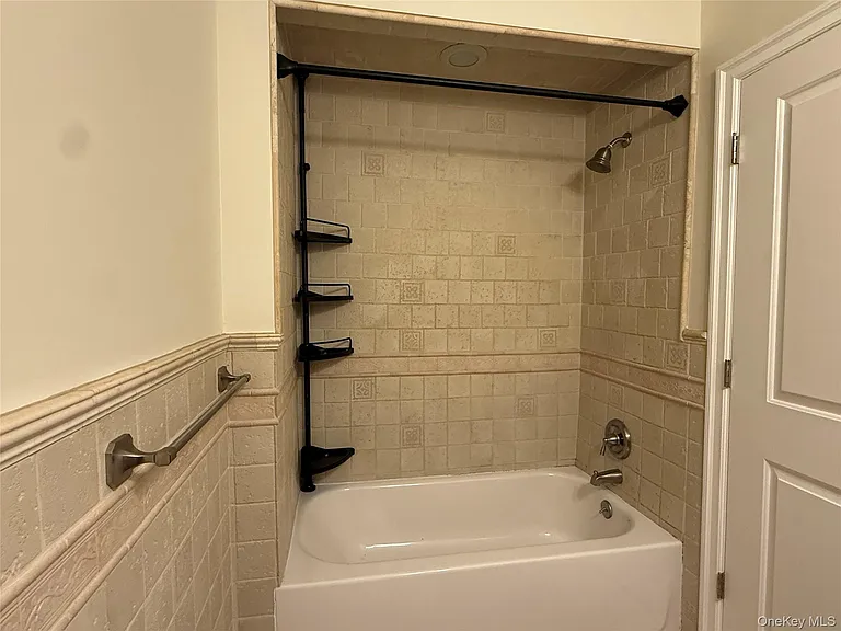 5 Brandreth St #2A — Photo 7