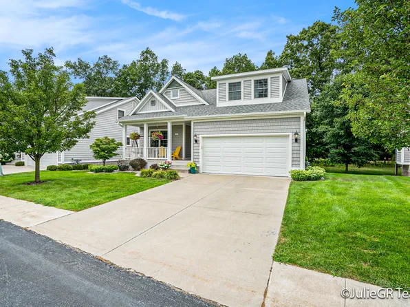 623 Parkview Ave, Spring Lake, MI 49456