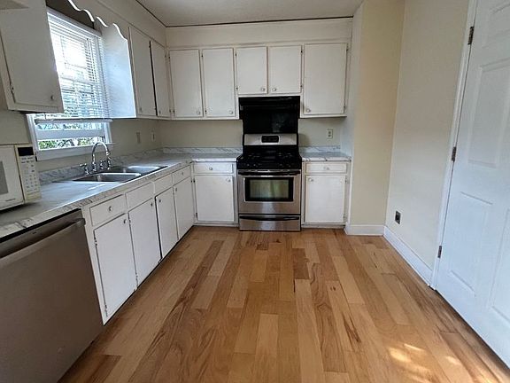 5th image of 61 Cooper St APT B