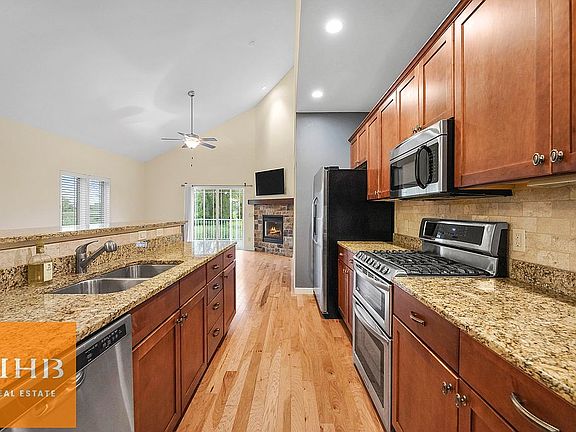 5th image of 4241 Cortland Ct #12