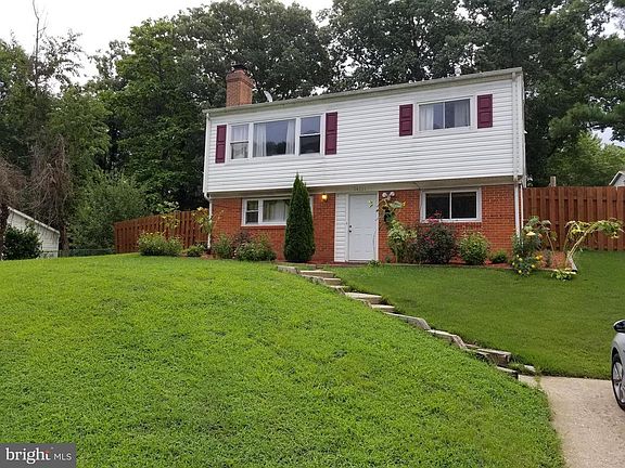3rd image of 14711 Brook Dr