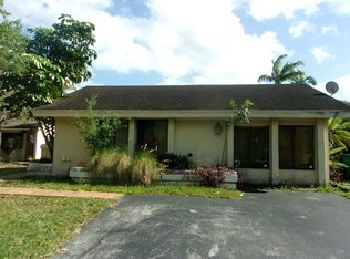 8220 SW 41st St, Davie, FL 33328