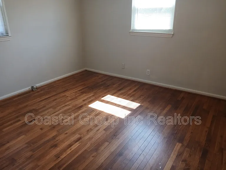 4733 Adler Ave — Photo 9