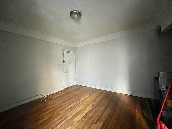 4th image of 11 Midwood St APT B11
