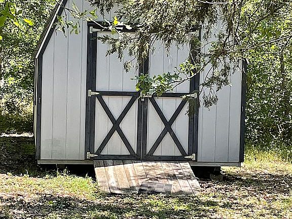 3rd image of 130 Elm Dr