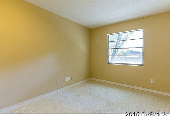 4th image of 959 Parkwood Dr