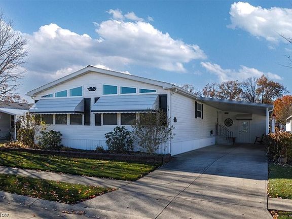 3rd image of 8 Emerald Ln