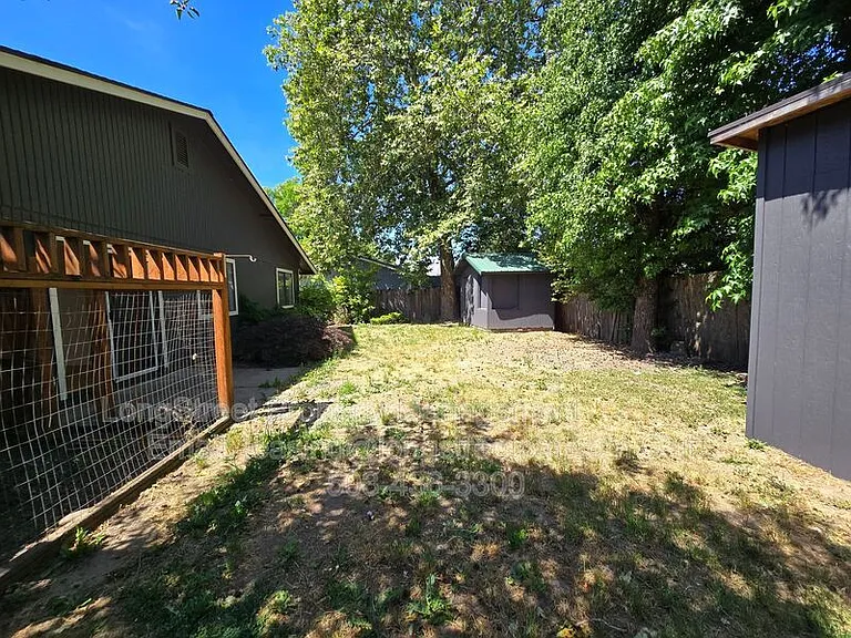 2711 Newton St — Photo 31