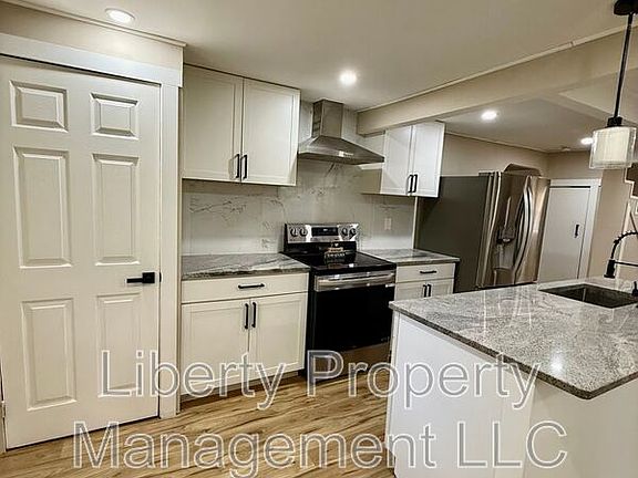 4th image of 1628 Murchison Rd