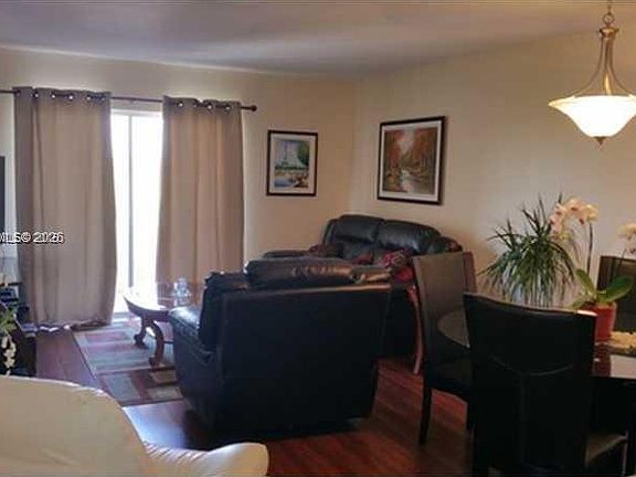 3rd image of 900 NE 18th Ave APT 505