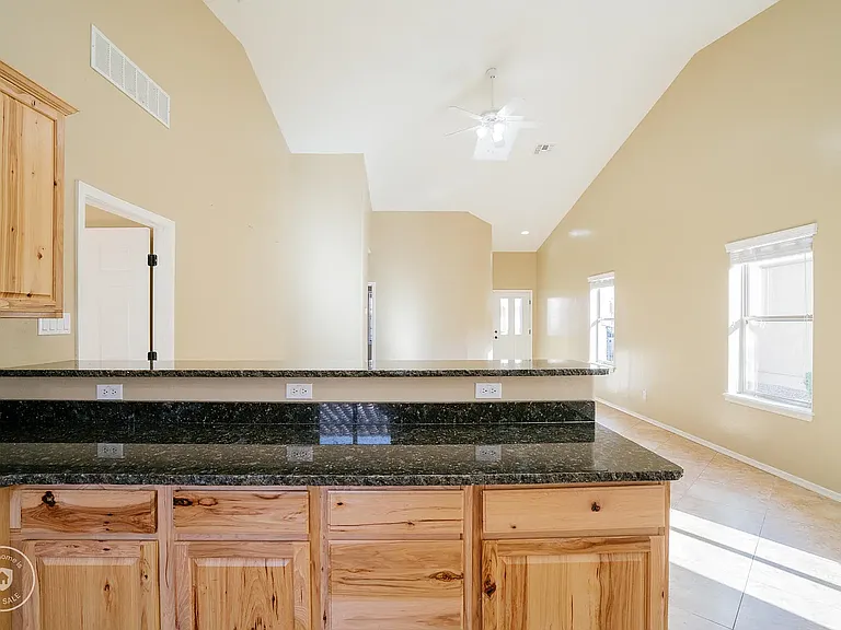 8971 W Northview Ave — Photo 5