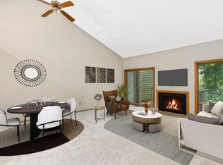 1621 Upper Afton Rd APT B, Saint Paul, MN 55106