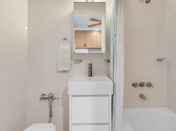 414 Elmwood Avenue image 3 of 5