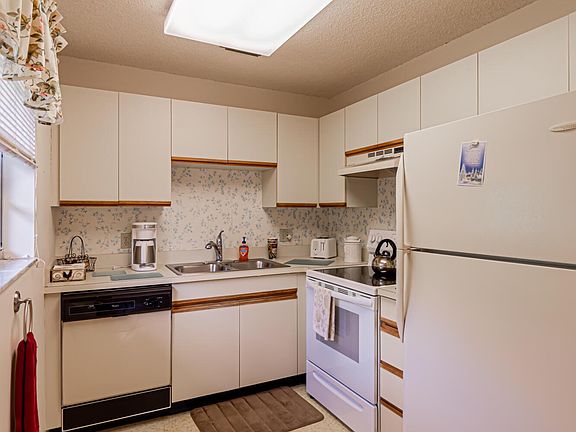 4th image of 11 Lake Vista Trl APT 203
