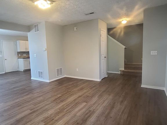 4th image of 7110 Rondeau Dr
