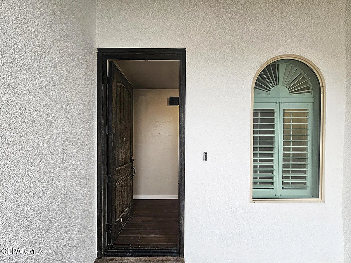 4 bed, 2.5 bath, 2287 sqft, $2,575 — Photo 2