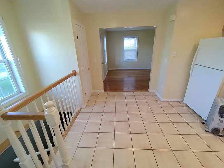 748 Russell St — Photo 9