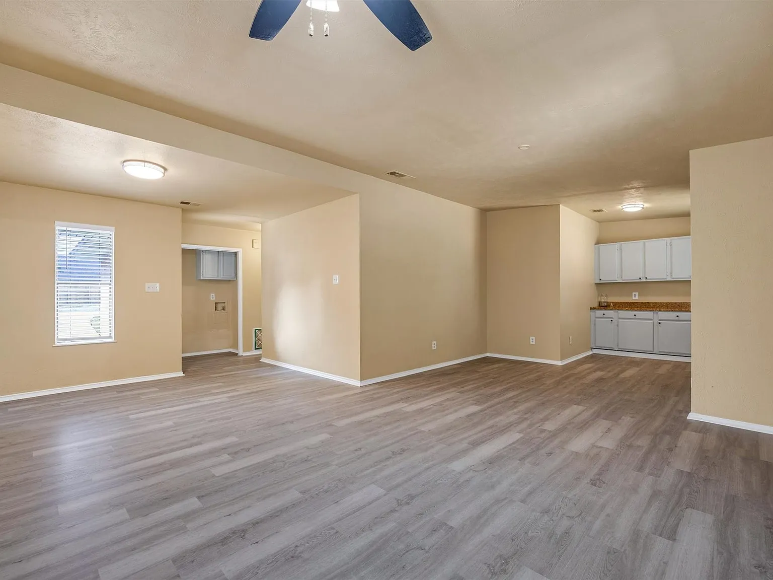 4 bed, 2.0 bath, 1352 sqft, $1,700 — Photo 2