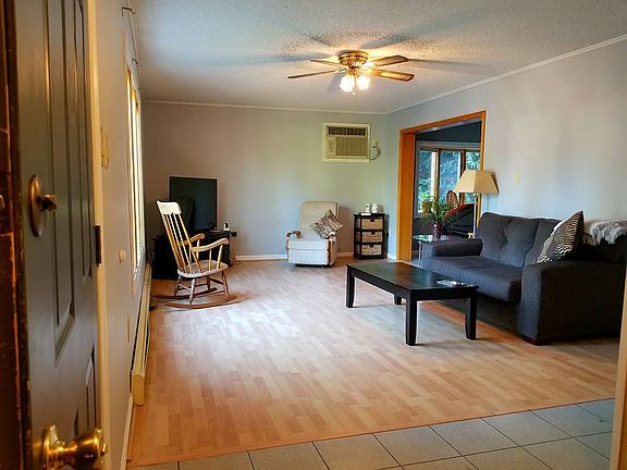 3rd image of 7 Wharton Dr