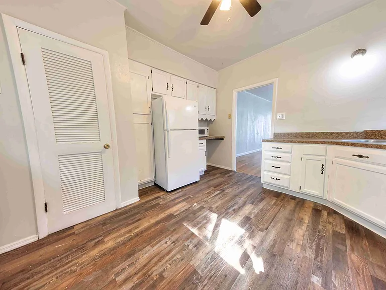 3810 Neosho St — Photo 6