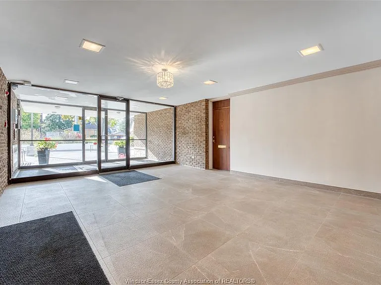 2144 Pelissier St #402 — Photo 27
