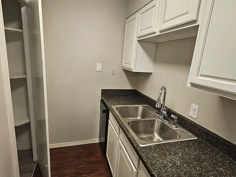 3911 Prescott Ave #6 — Photo 12