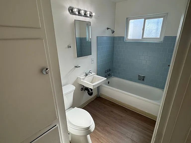 2727 V Street - Apts — Photo 13