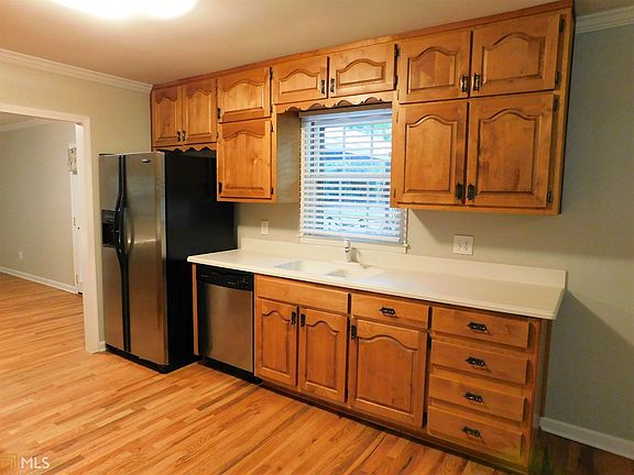 3rd image of 3639 Hickory Cir SE