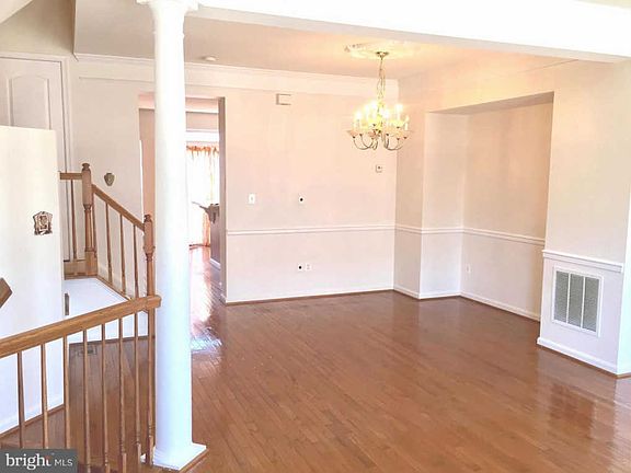 3rd image of 22020 Dilworth Sq