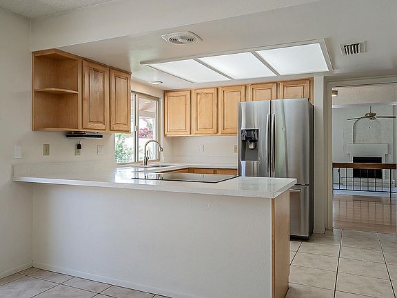 3rd image of 2408 W Kiowa Cir