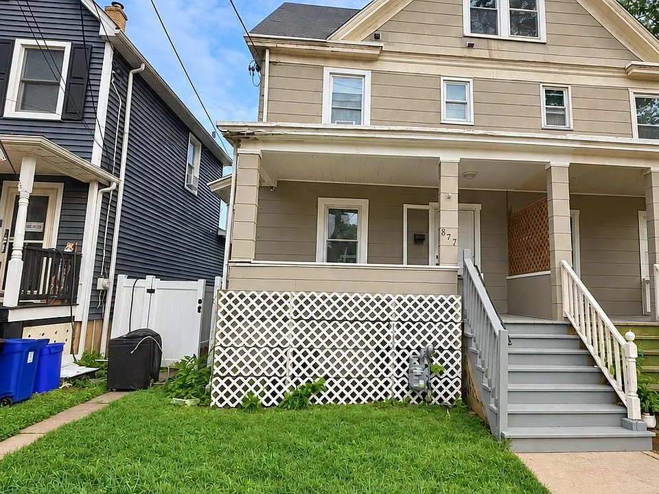 877 Jaques Ave