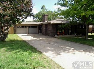 905 Surry Place Dr, Cleburne, TX 76033