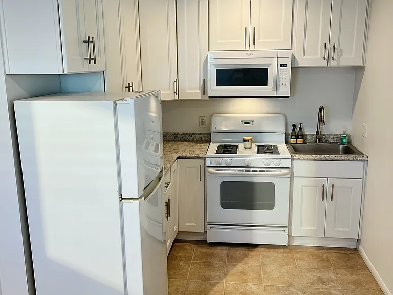 1404 N Buena Vista St #1/2 — Photo 3