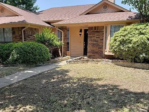 2nd image of 3007 Pacifica St