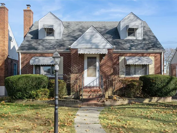 38 Pearl Street, New Hyde Park, NY 11040