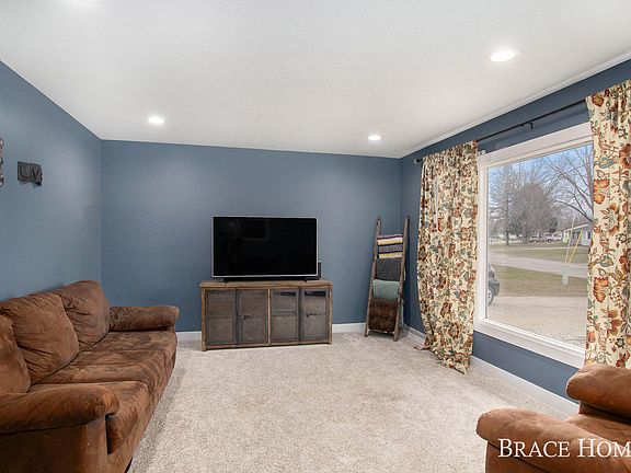 3rd image of 7019 Southwood Dr