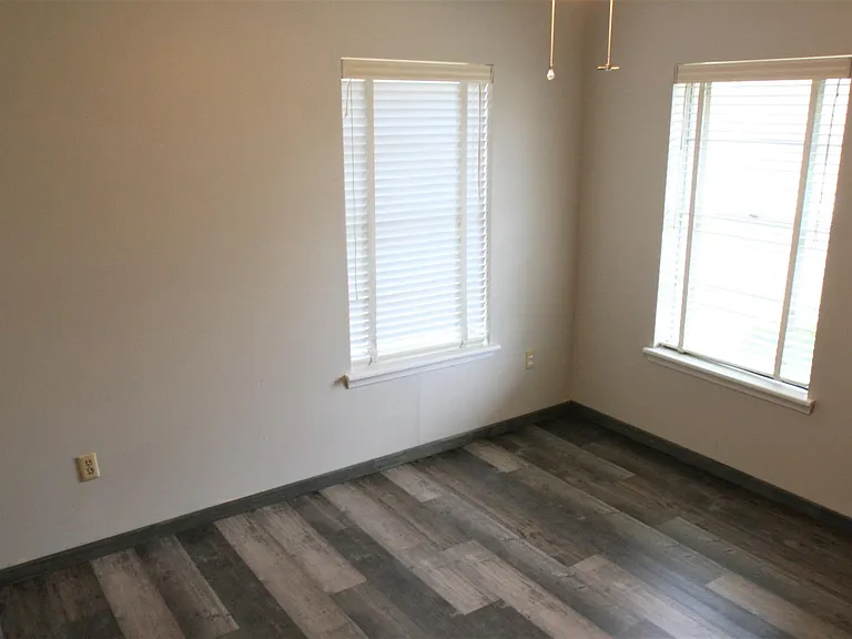 503 Hilliard Dr — Photo 8
