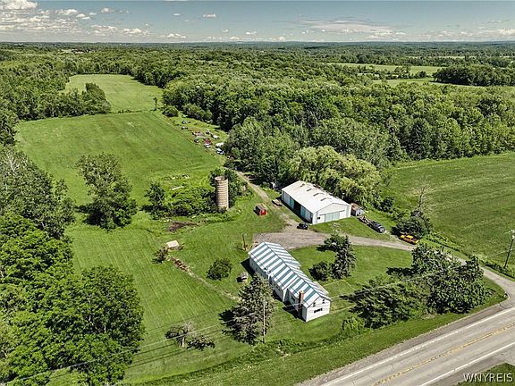 3rd image of 2983 Crittenden Rd