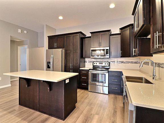 4th image of 3321 6th Way E Unit B