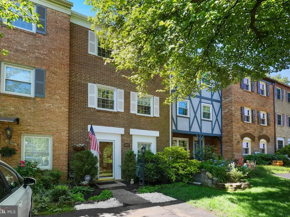 14803 Haymarket Ln, Centreville, VA 20120