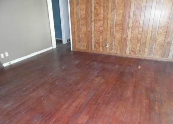 2nd image of 8147 Flora Ave
