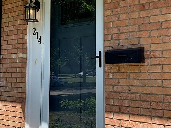 3rd image of 214 Jones St