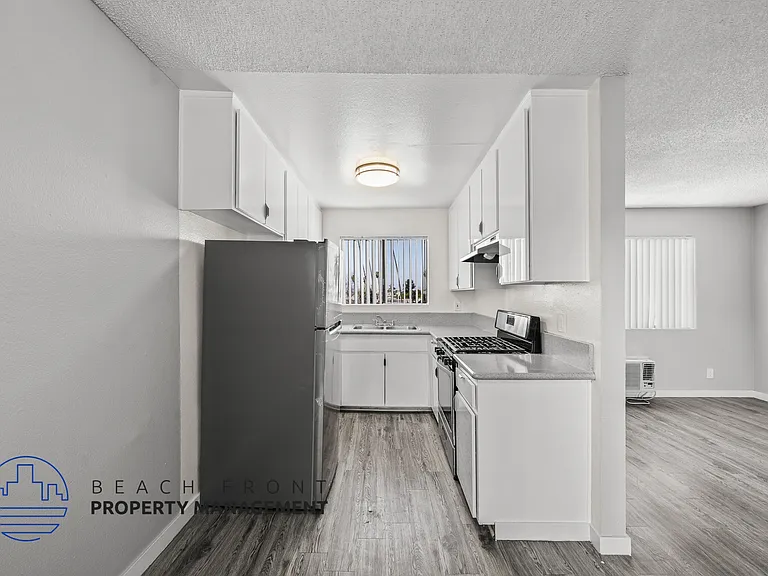 229 S. Normandie Ave. — Photo 1