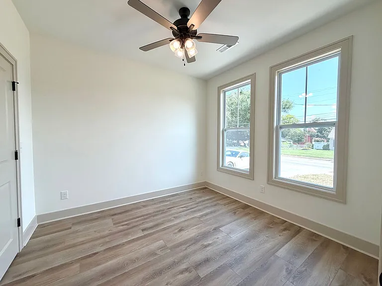 489 S Main St — Photo 24