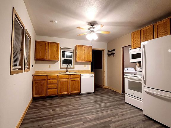 3rd image of 601 2nd Ave NW