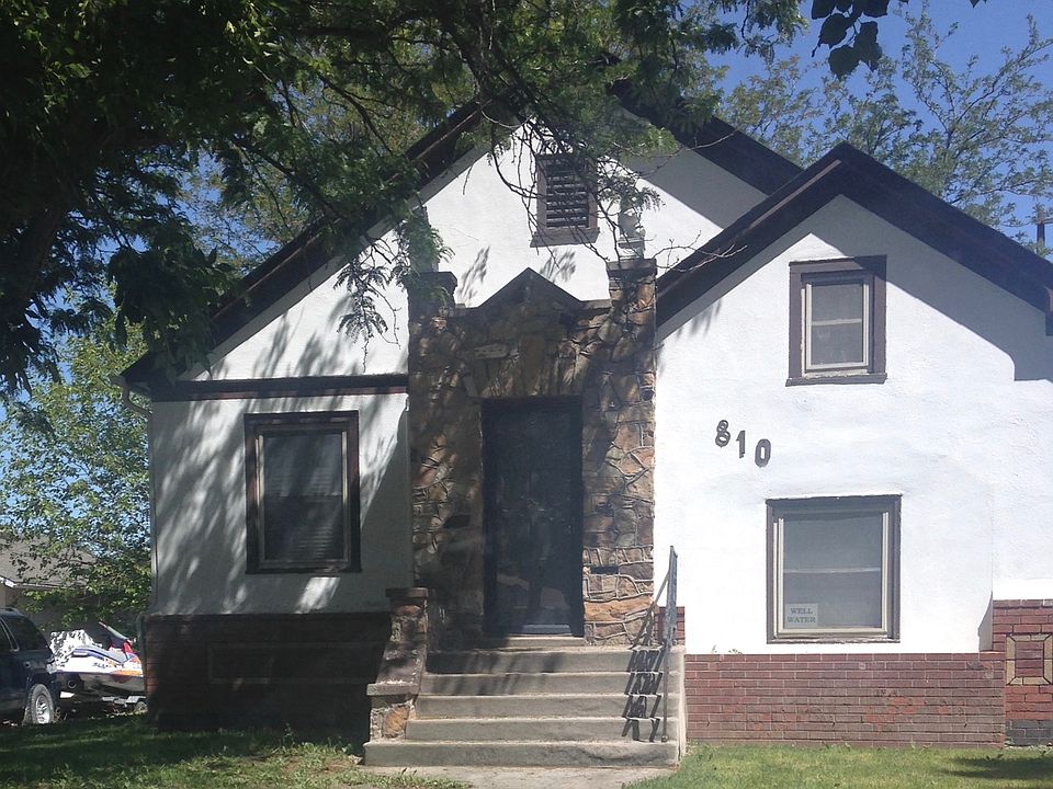 1st image of 810 S Main St